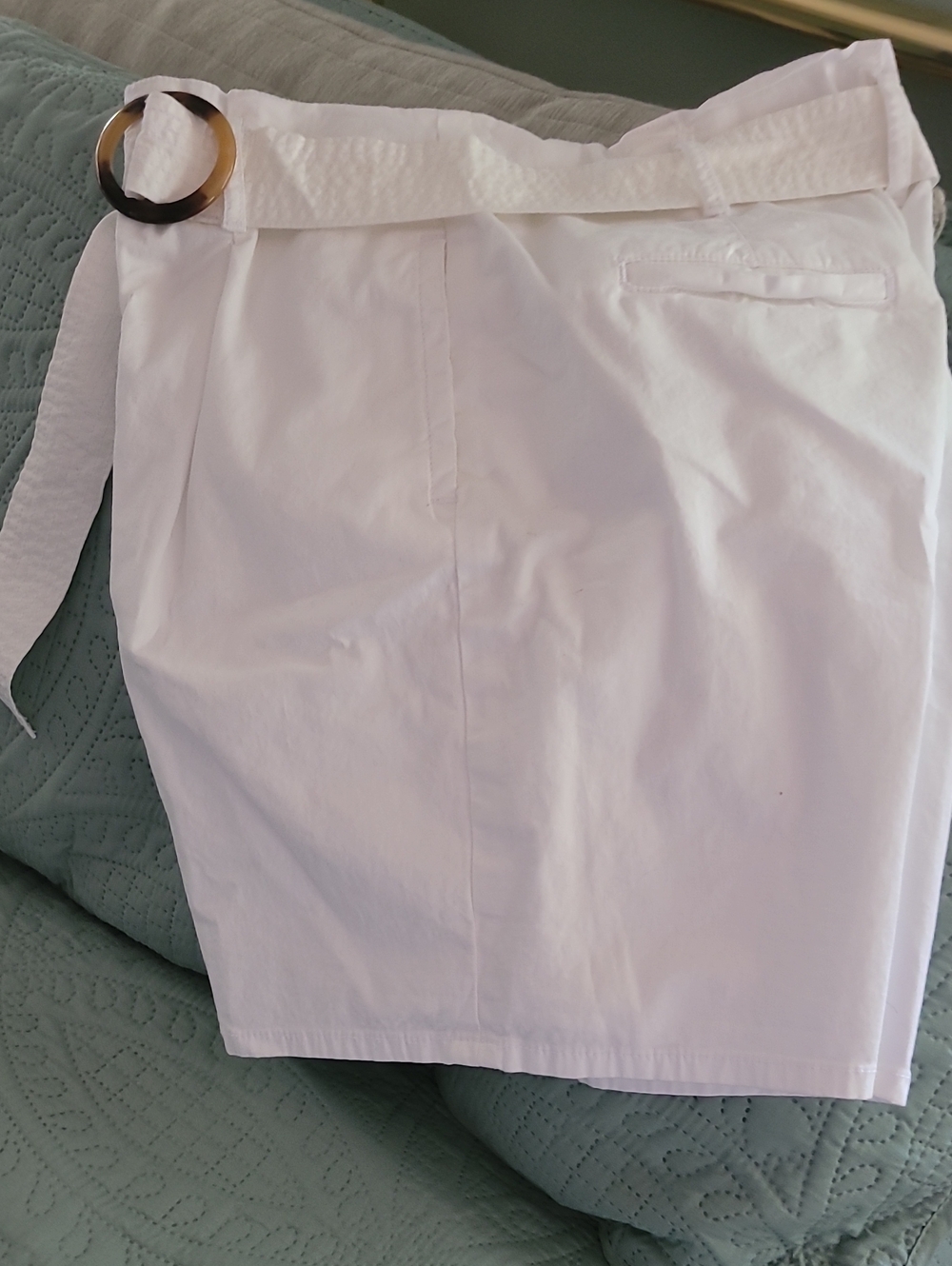 Gloria Vanderbilt White Belted Skirt with Tortoiseshell Ring Accent